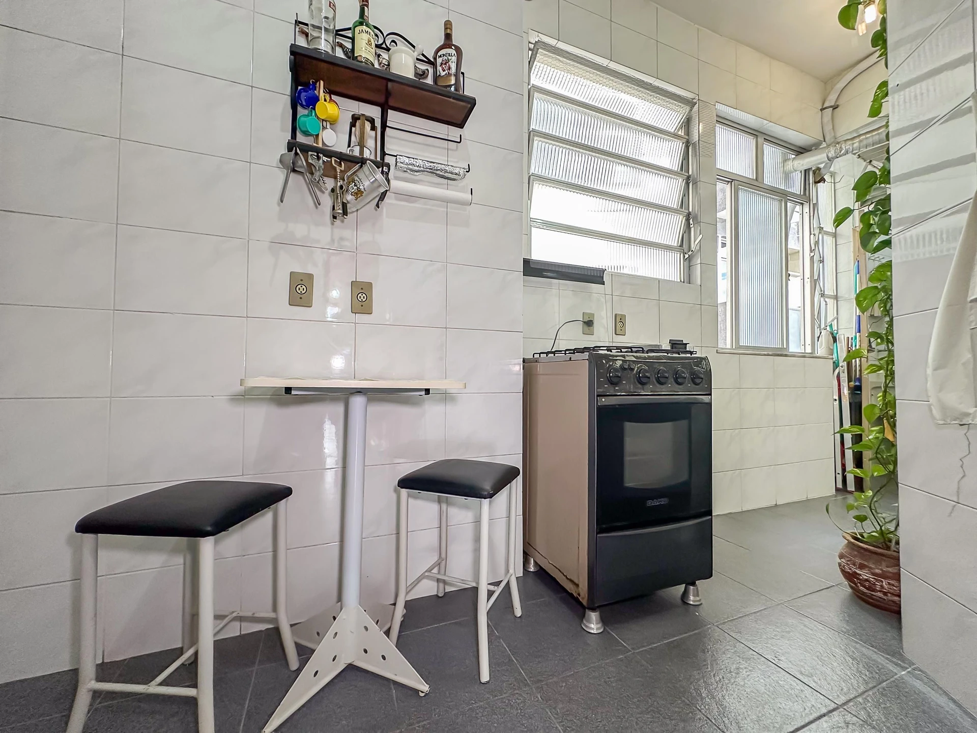 Furnished 2-bedroom apartment with separate kitchen — photo 7