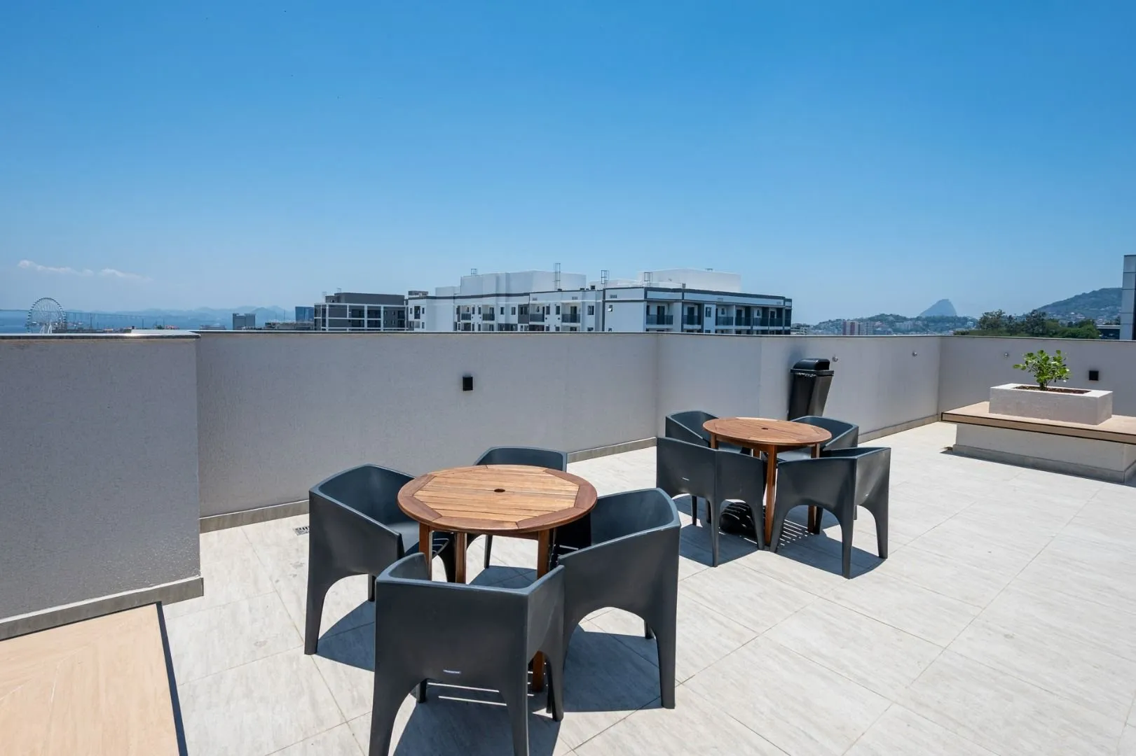 Furnished 30 m² apartment with glass balcony — photo 15
