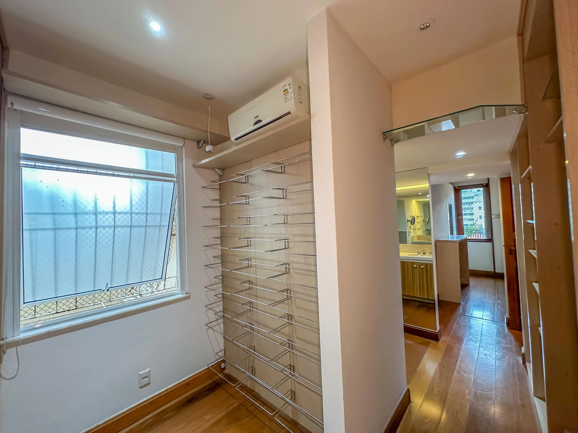 Apartment, 275 m², with a glass-enclosed balcony — photo 2