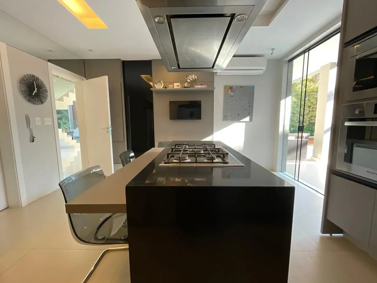 760 m² house with a private pool and a jacuzzi — photo 2