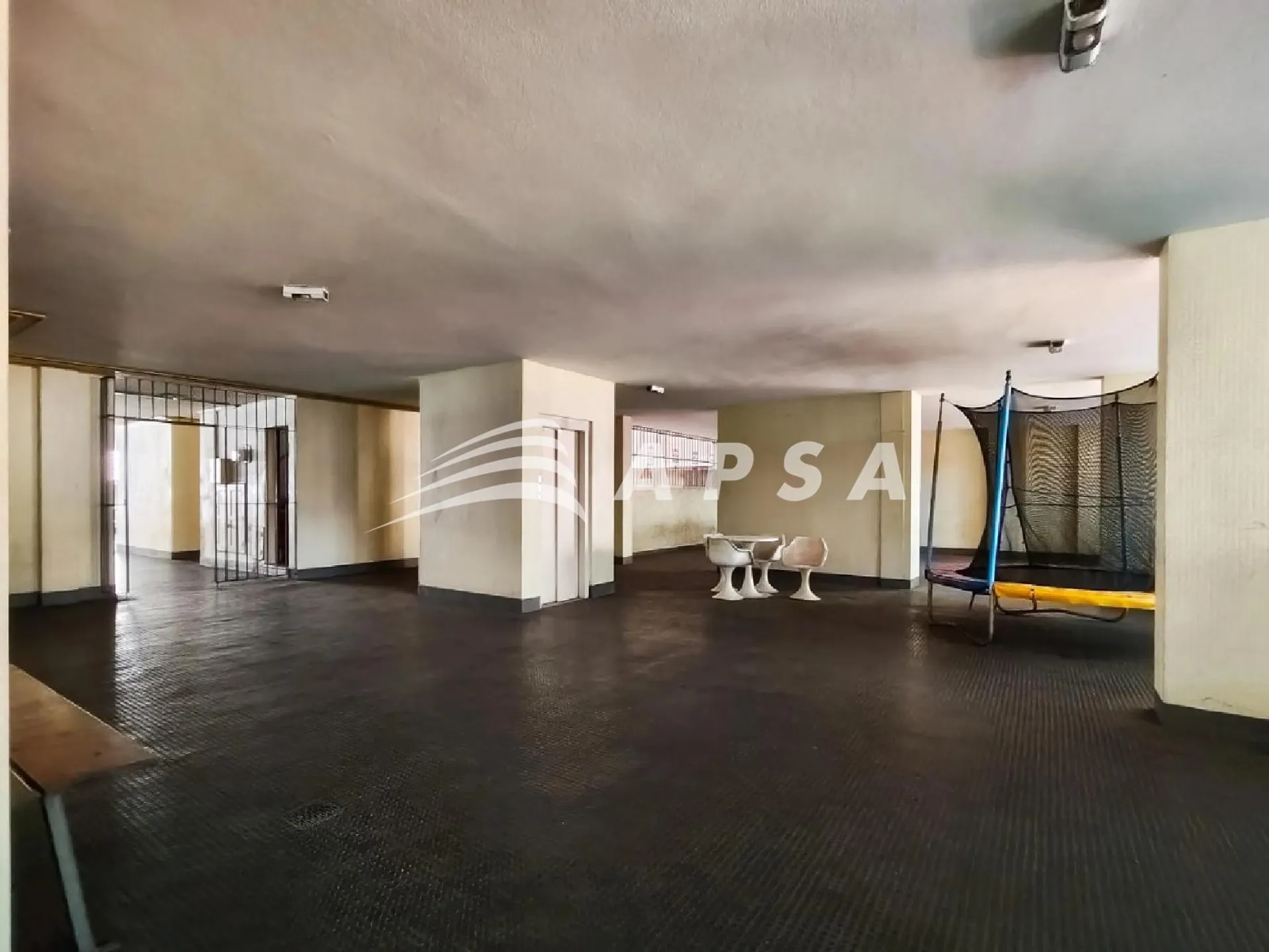 128 m² unfurnished apartment with 4 bedrooms and closed kitchen — photo 32