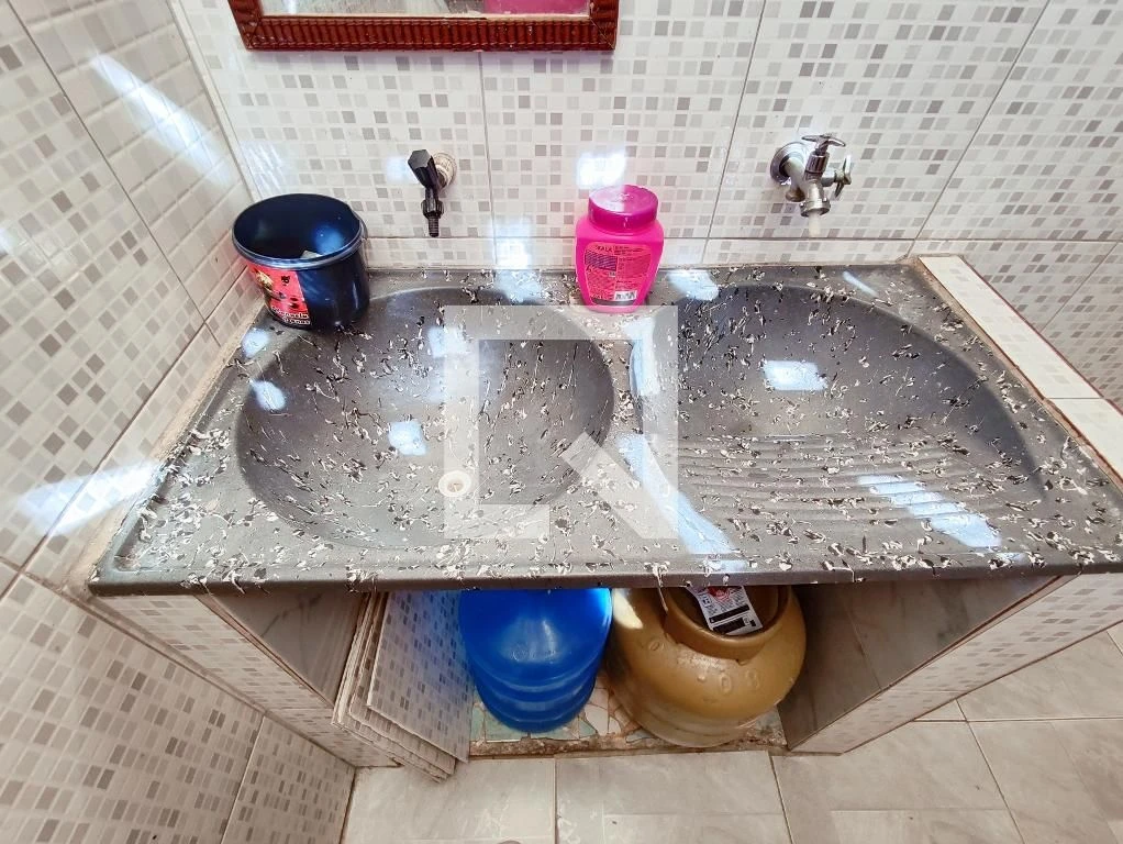 Дом 120 м² с застеклённым балконом и панорамными окнами — photo 38