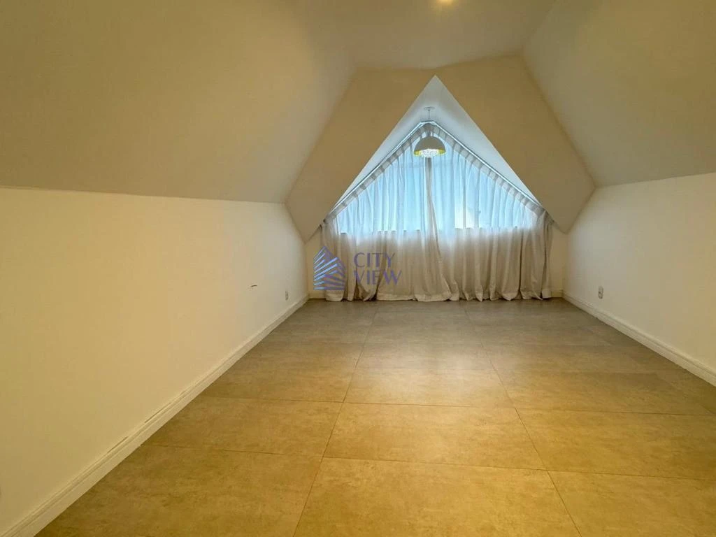 House with 5 bedrooms and 360 m² plus 4 parking spots — photo 45