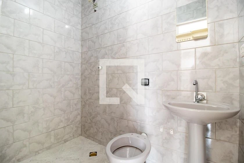 Furnished studio for rent with 1 en-suite and private yard — photo 3