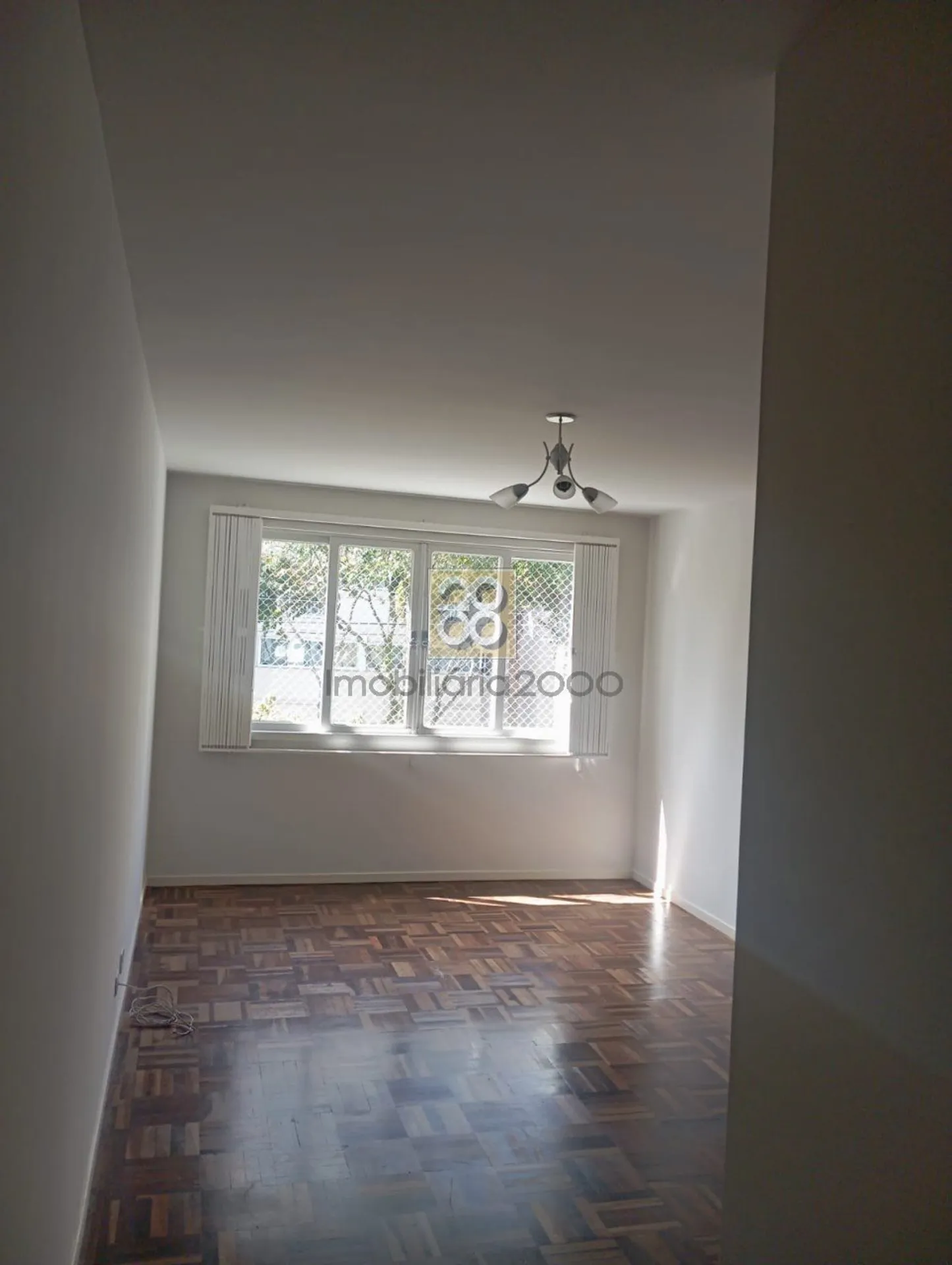 3-bedroom apartment with wood or laminate floors in Curitiba