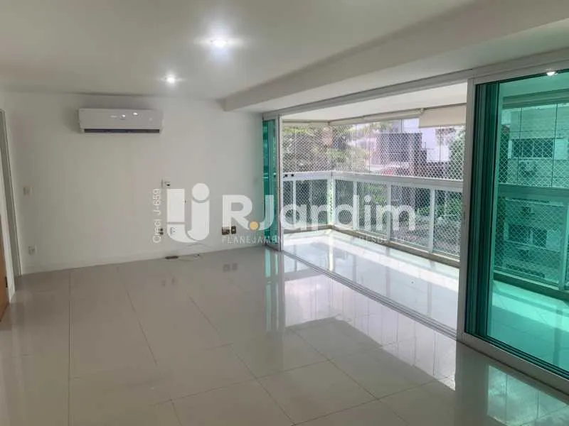 Rental apartment with 4 bedrooms and glassed balcony — photo 4