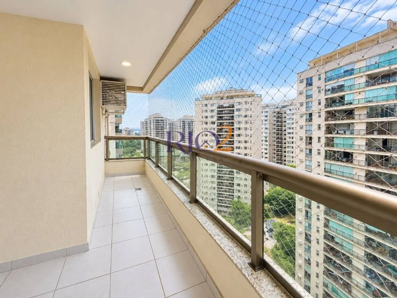 Glass-enclosed balcony in a 3-bedroom apartment, 96 m² — photo 10