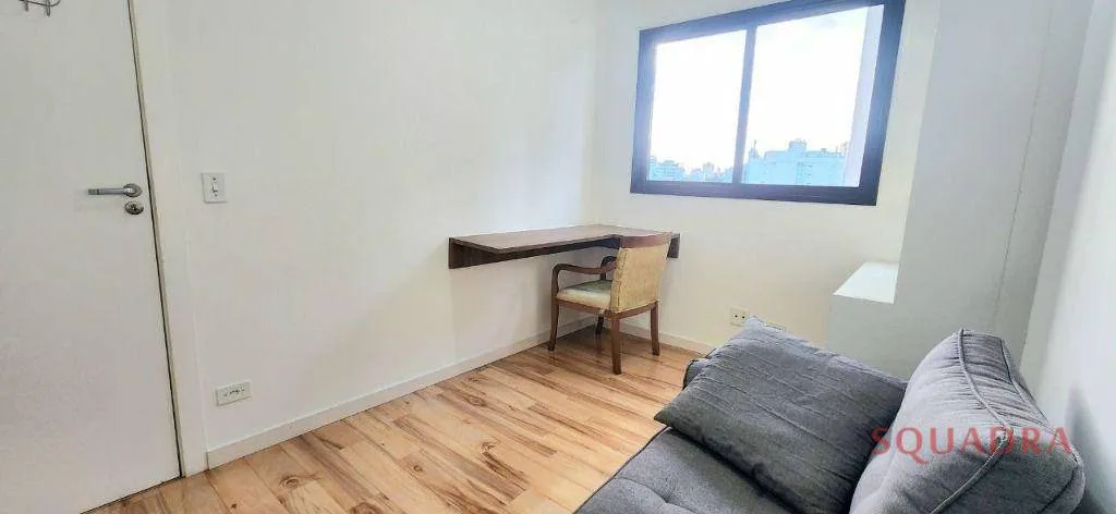 2-bedroom apartment with suite and glassed balcony — photo 23