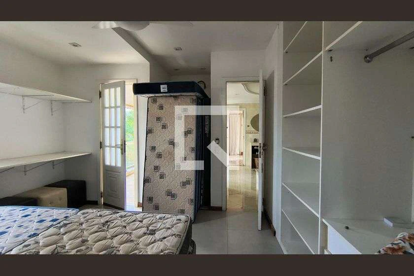 Condominium house with open-plan kitchen and 7 en-suites — photo 18