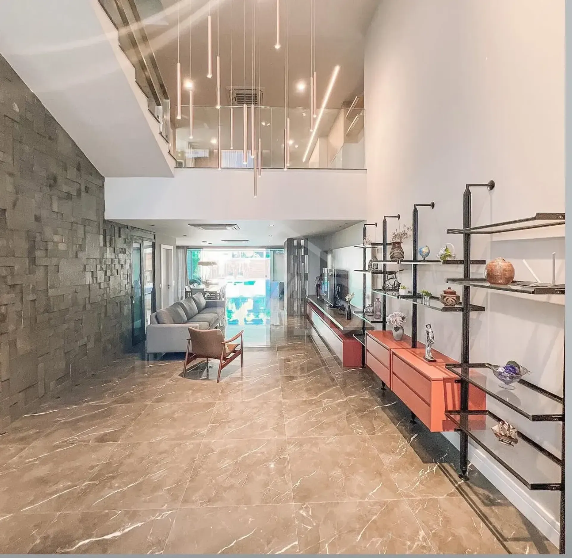 Casa com 5 quartos e 750 m² com área de piscina — photo 9