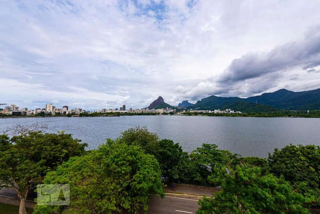 Rental apartment with 4 bedrooms and 200 m² — photo 21