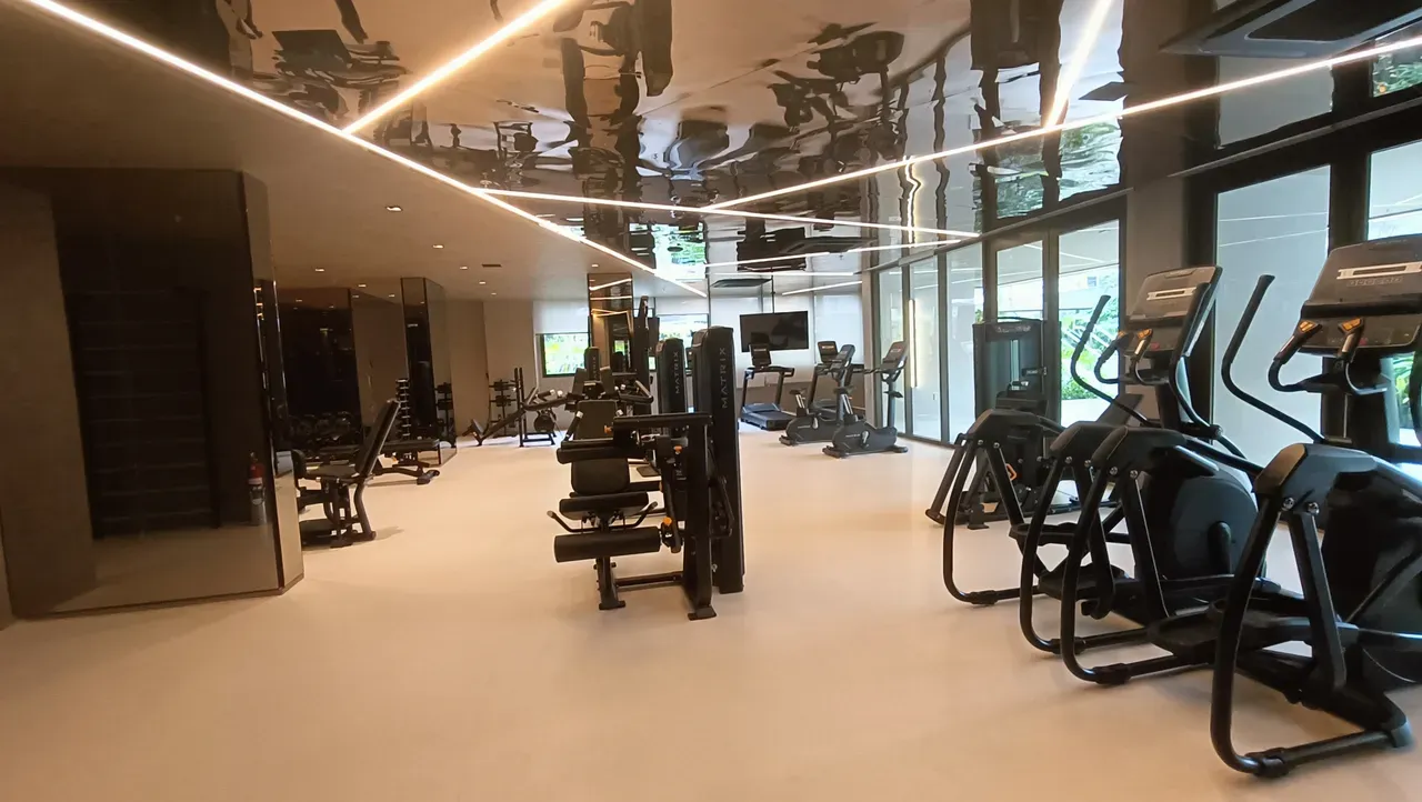 Квартира 73 м² с застеклённым балконом и видом на горы — photo 19