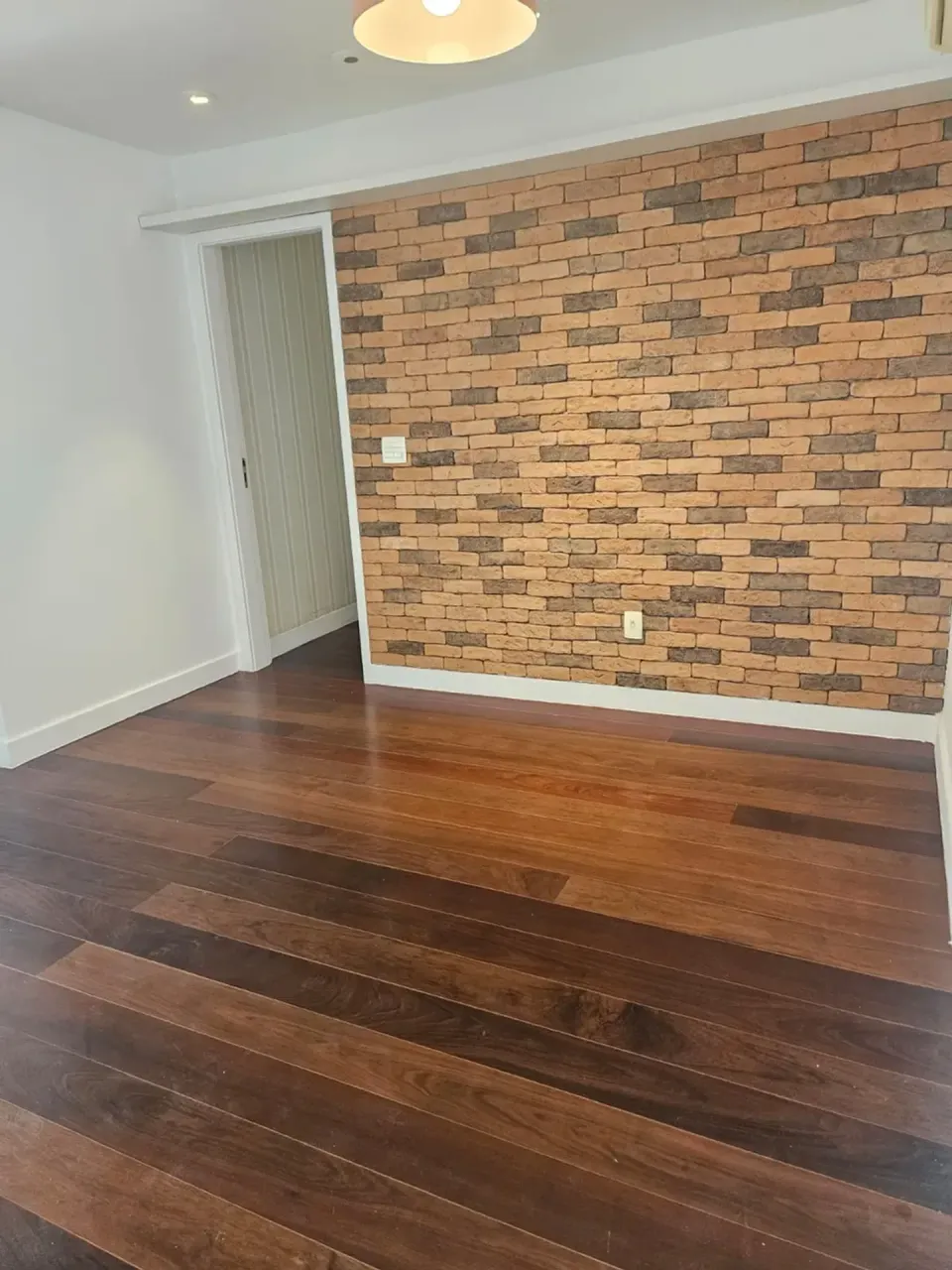 3-bedroom apartment with a glazed glass-in balcony — photo 18