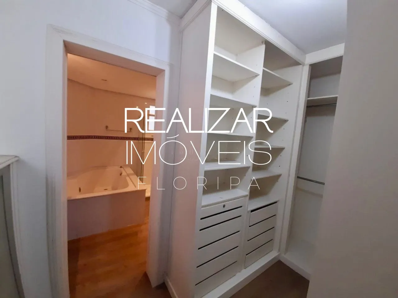 Apartment on the 2nd floor with a bathtub — photo 3