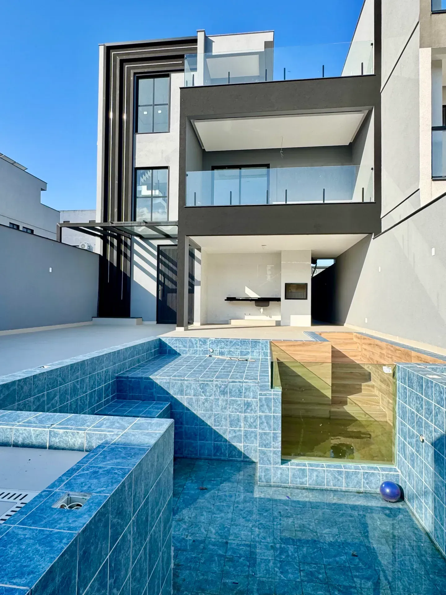 House with 5 bedrooms, 370 m² and 2 parking spots — photo 4