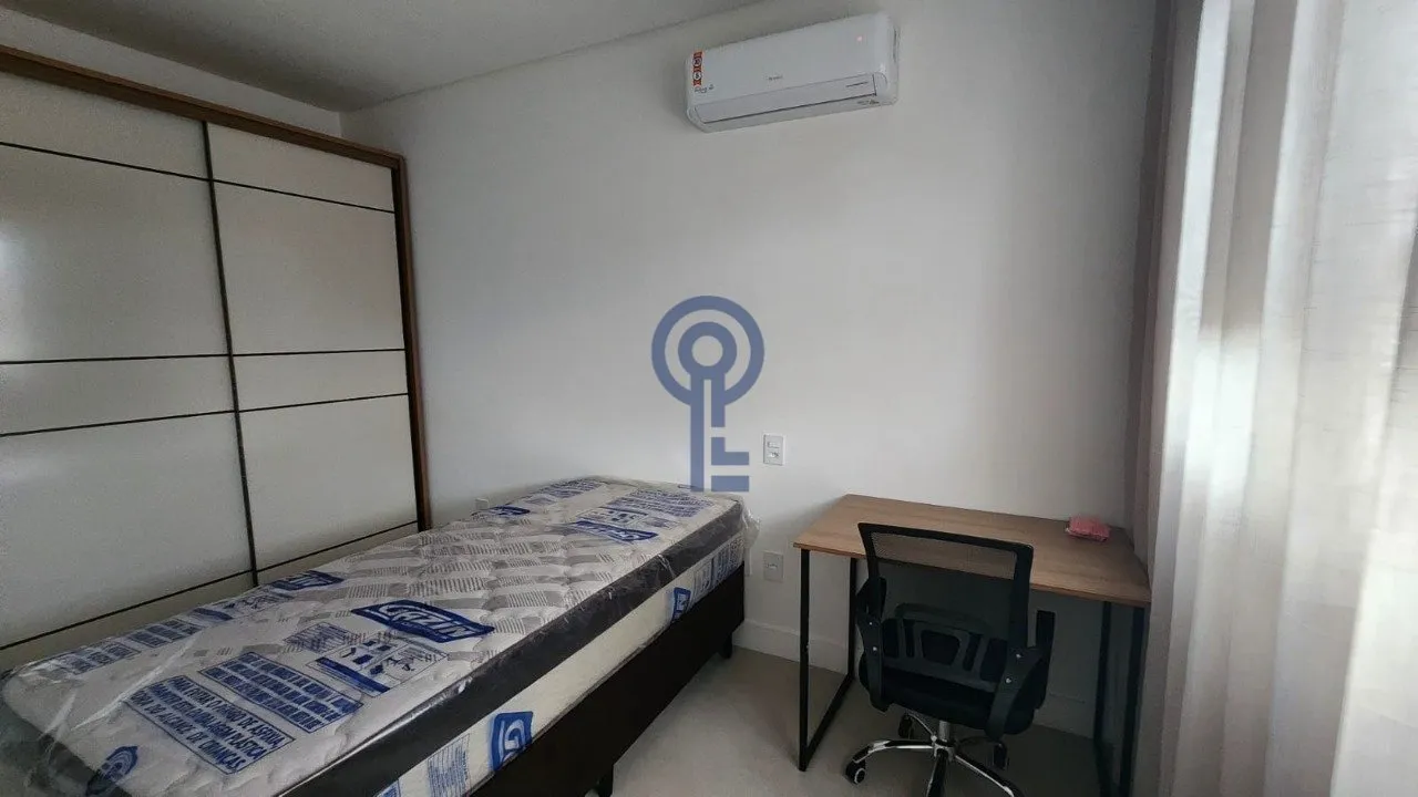 Furnished 59 m² studio with open-plan kitchen and electric stove — photo 2