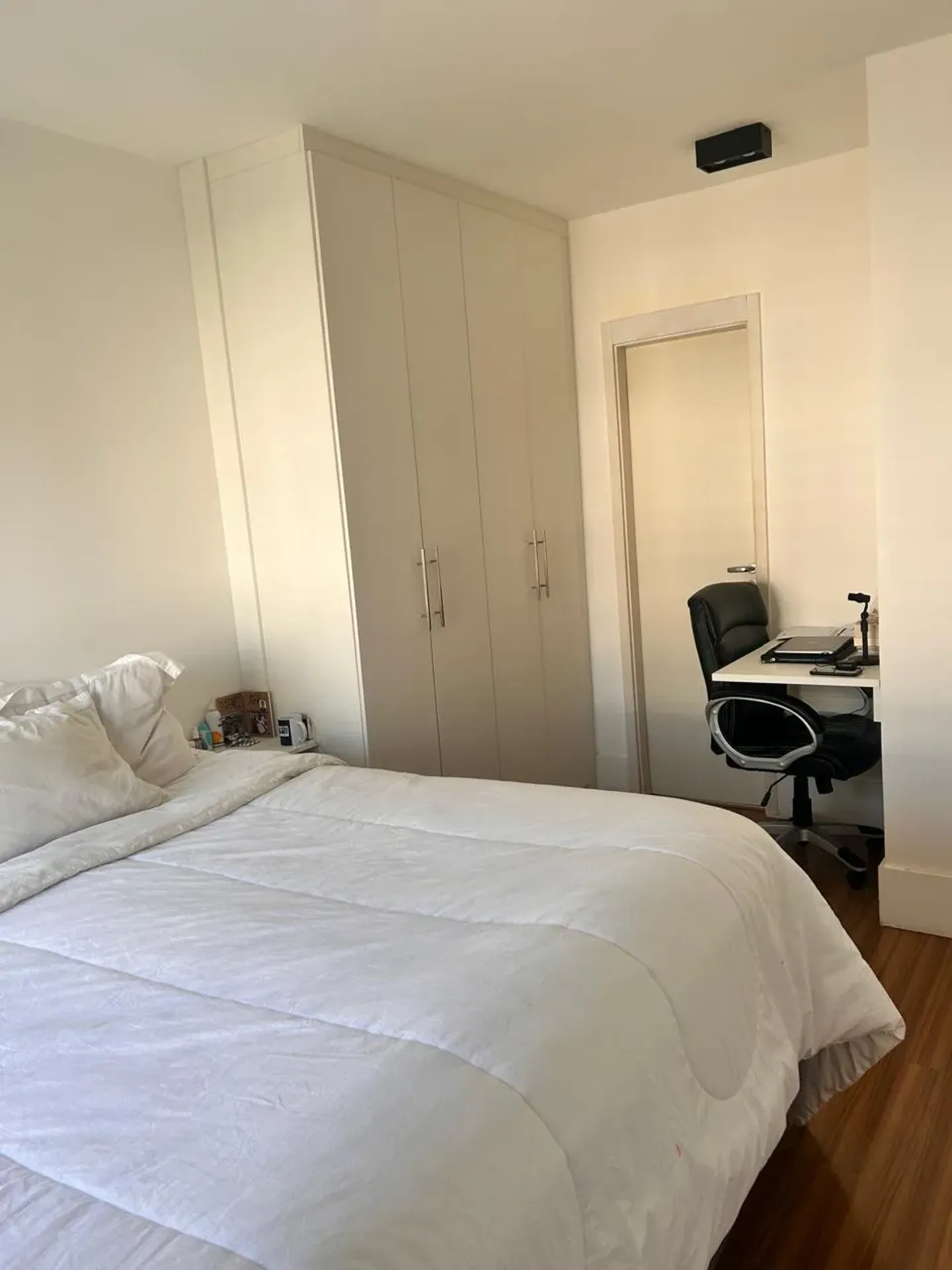 4-bedroom apartment with a grill on the balcony — photo 19