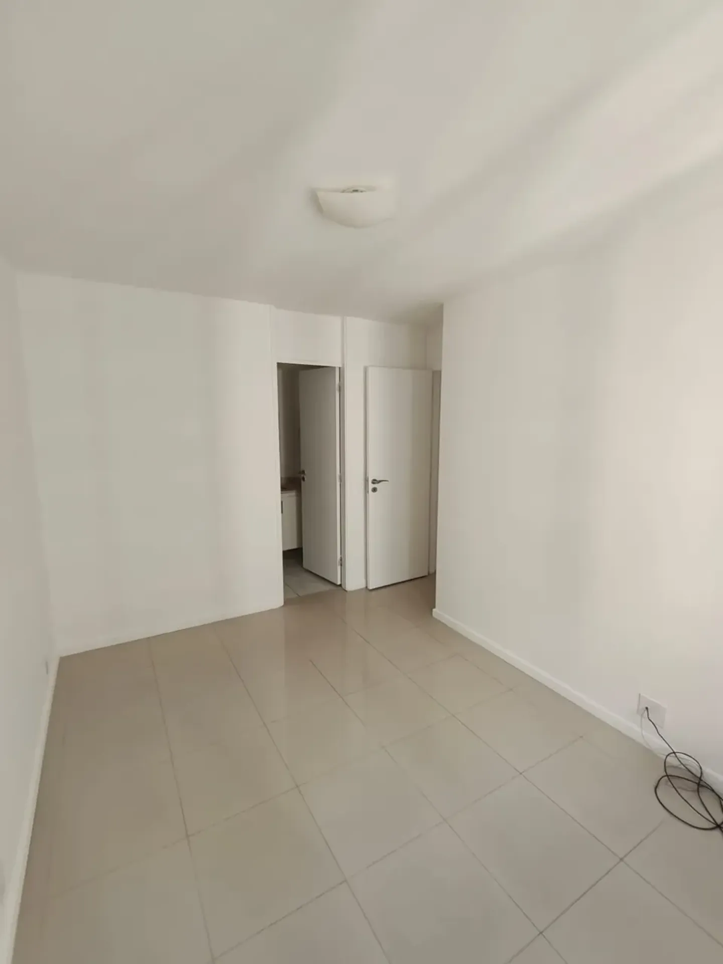 Unfurnished 2-bedroom apartment with 2 bathrooms — photo 29