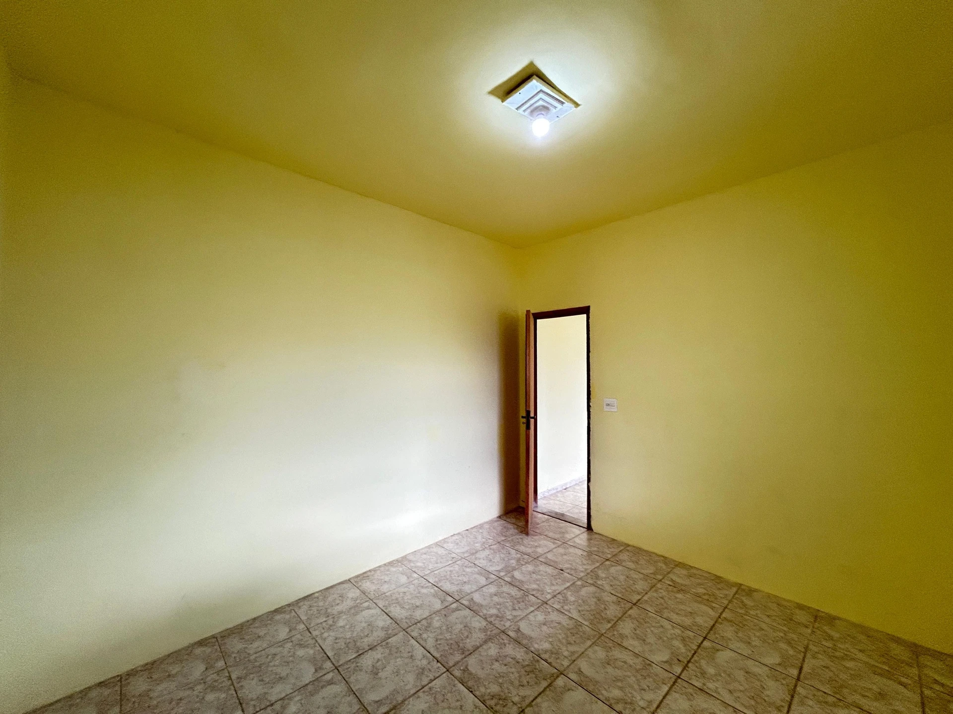 Unfurnished 1-bedroom house with a dedicated laundry area — photo 19