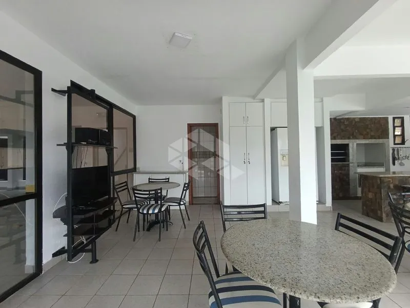 Balcony with a grill in a 3-bedroom apartment, 80 m² — photo 34