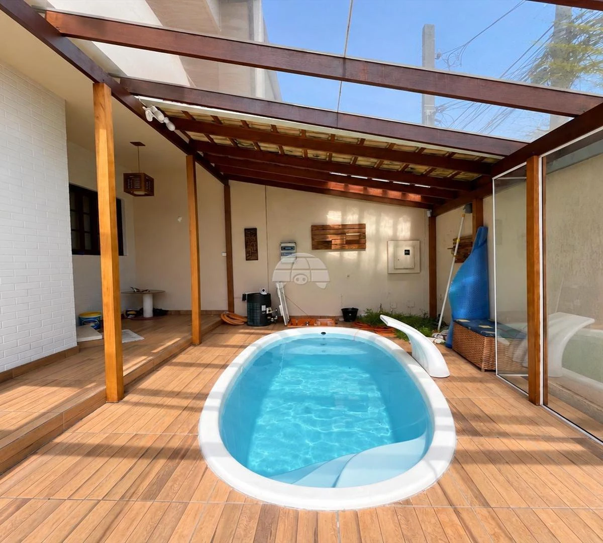 One-bedroom house with a grill on the balcony