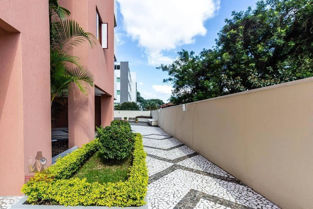 2-bedroom apartment with wood or laminate floors in Curitiba — photo 13