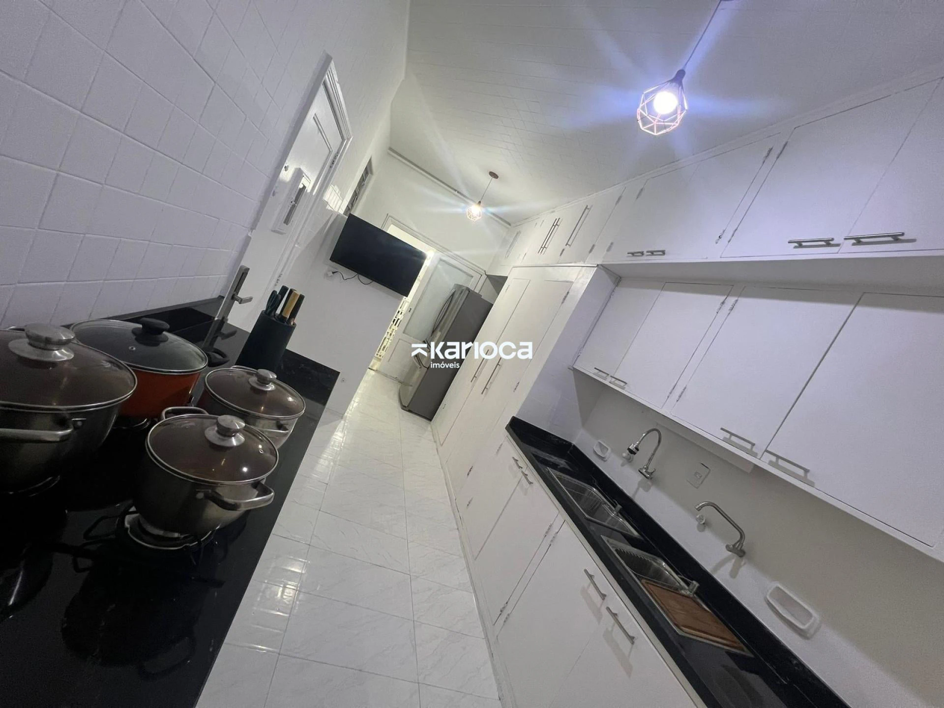 Furnished 4-bedroom apartment with 4 bathrooms — photo 29