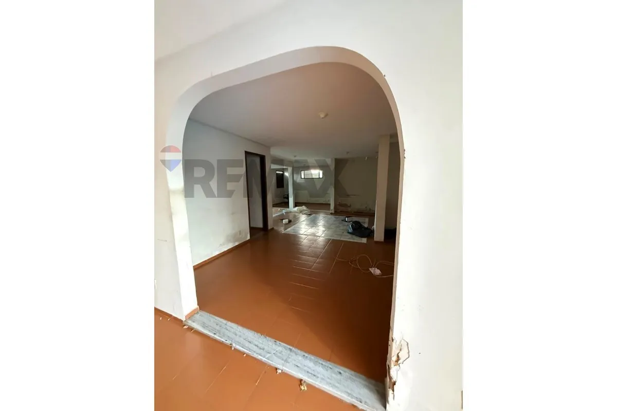 House with 7 bedrooms and 2 en-suite baths, 423 m² — photo 17