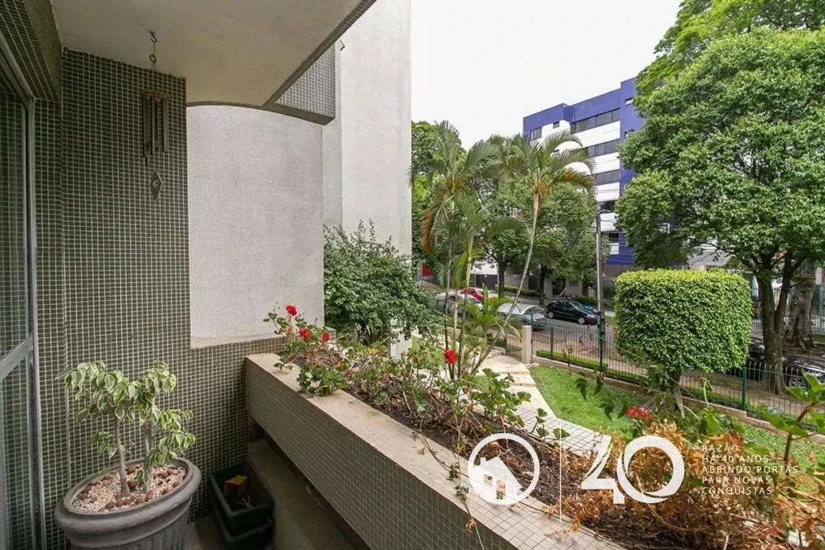Apartment, 104 m², with wood or laminate floors — photo 12