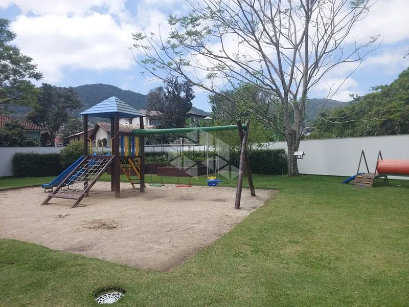 2-bedroom apartment with a mountain view in Florianópolis — photo 11
