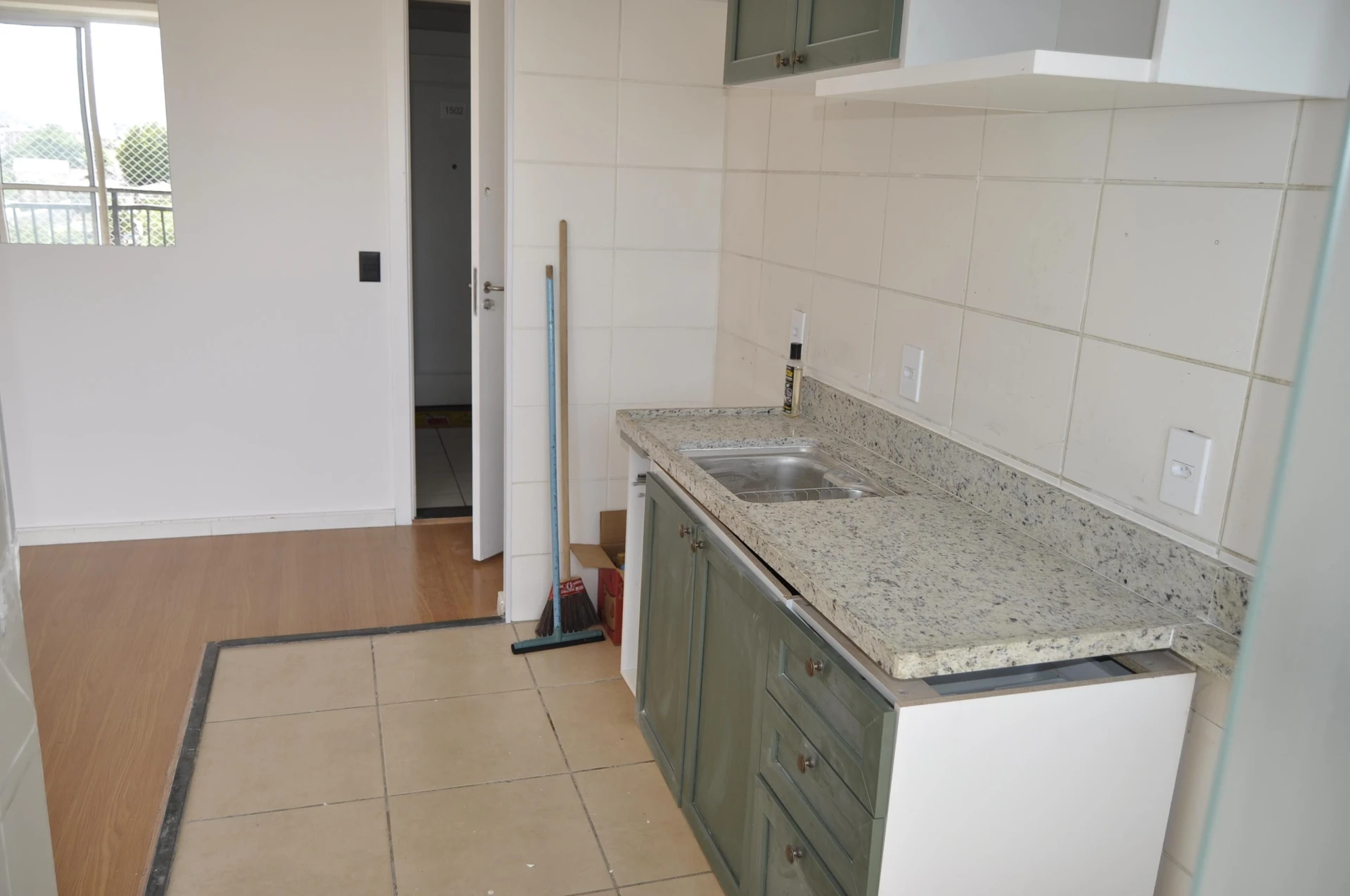 Балкон с грилем и 2 спальни: квартира 47 м² — photo 21