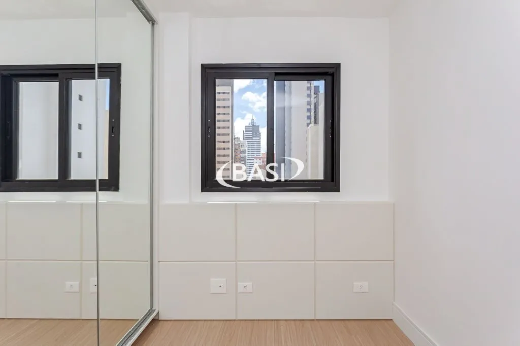 Glass-enclosed balcony in a 3-bedroom apartment, 80 m² — photo 41