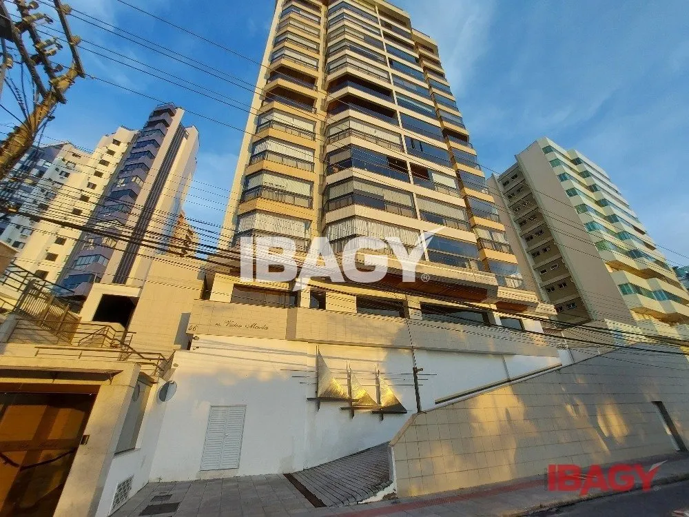 Furnished apartment with 3 en-suite bedrooms and 152 m² — photo 33