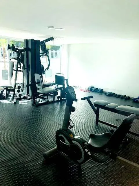 2-bedroom apartment in a building with a gym — photo 17