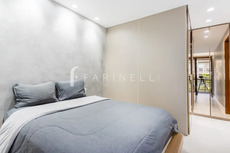 Apartment with an open-plan kitchen and gas stove — photo 12