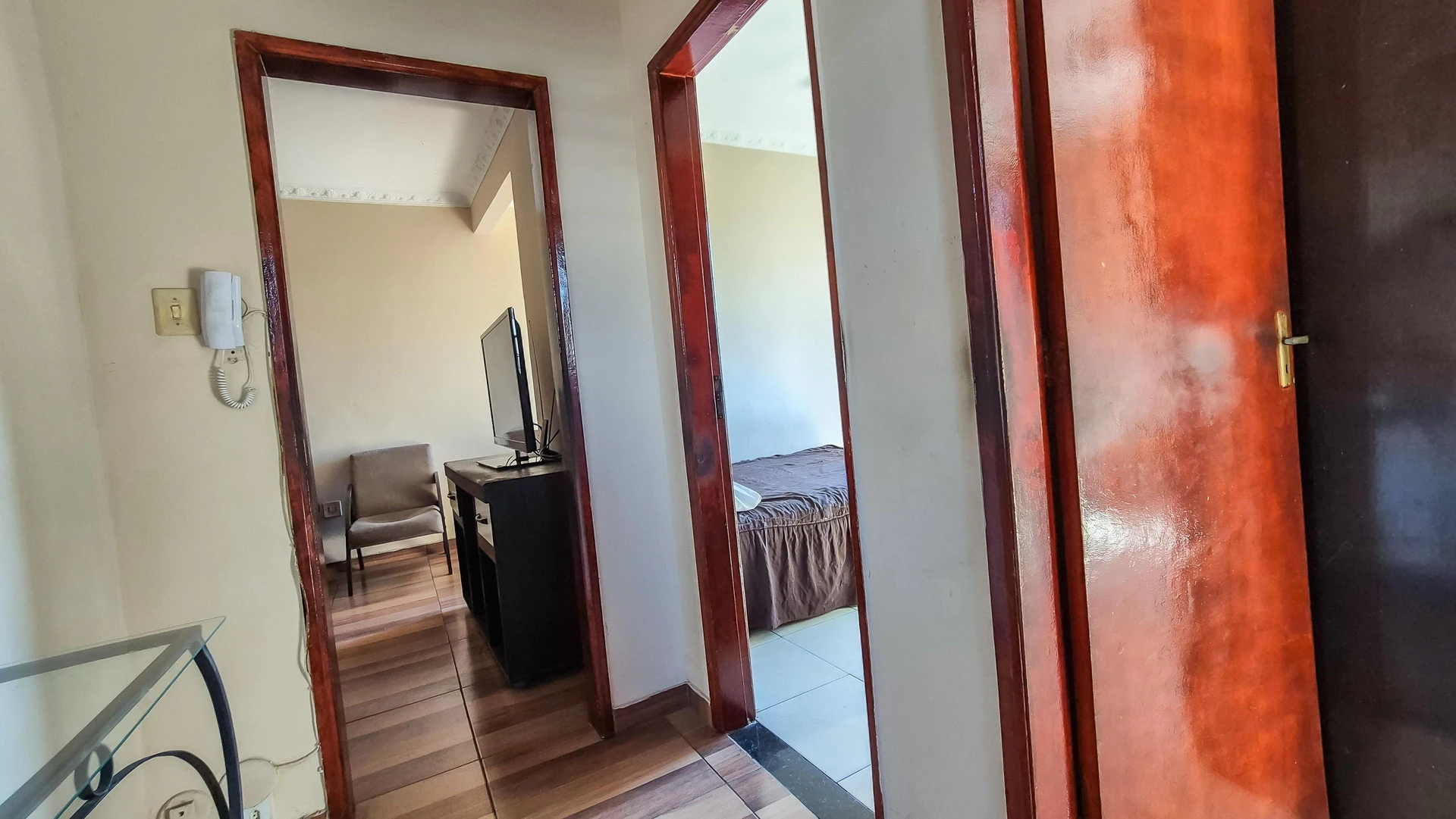 Furnished 2-bedroom apartment with 1 bathroom — photo 4