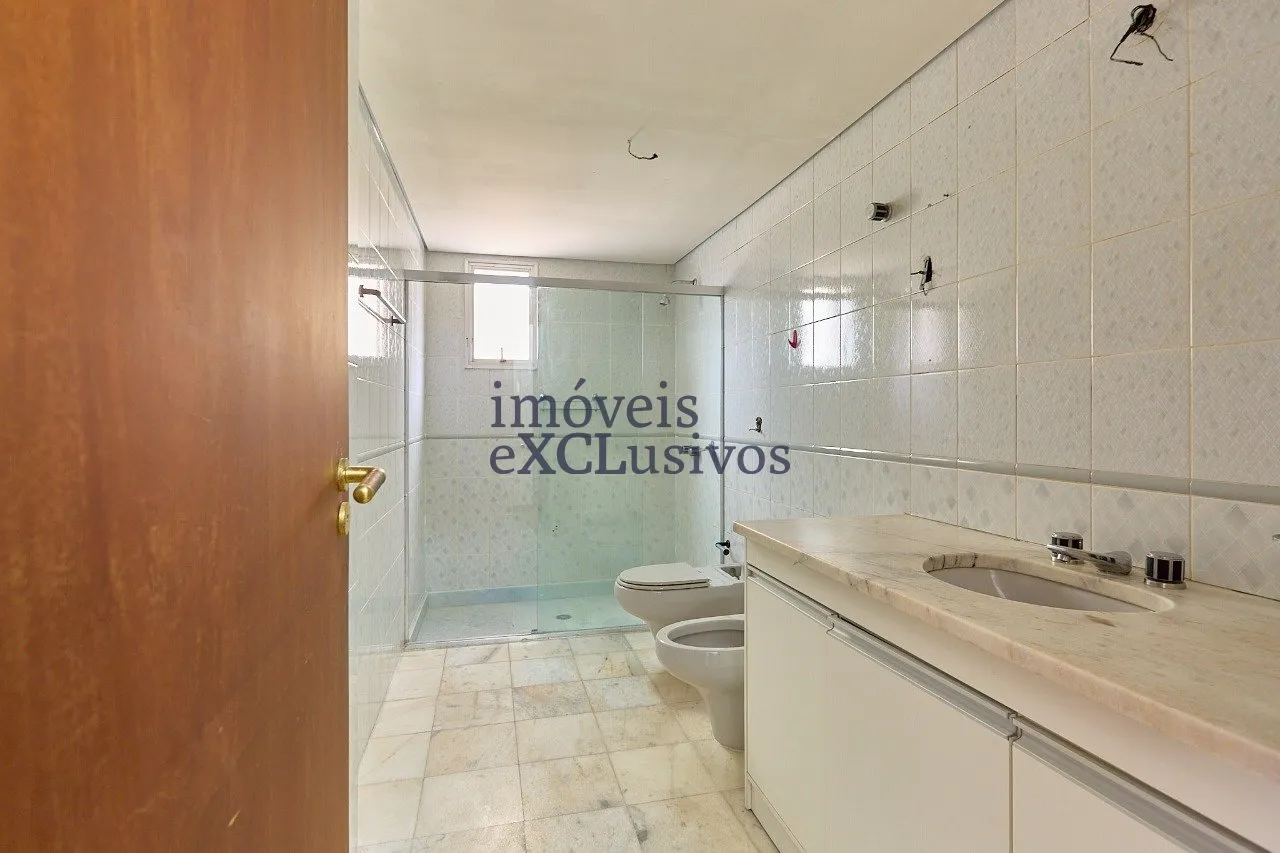 450 m² apartment with 4 bedrooms and 3 parking spaces — photo 17
