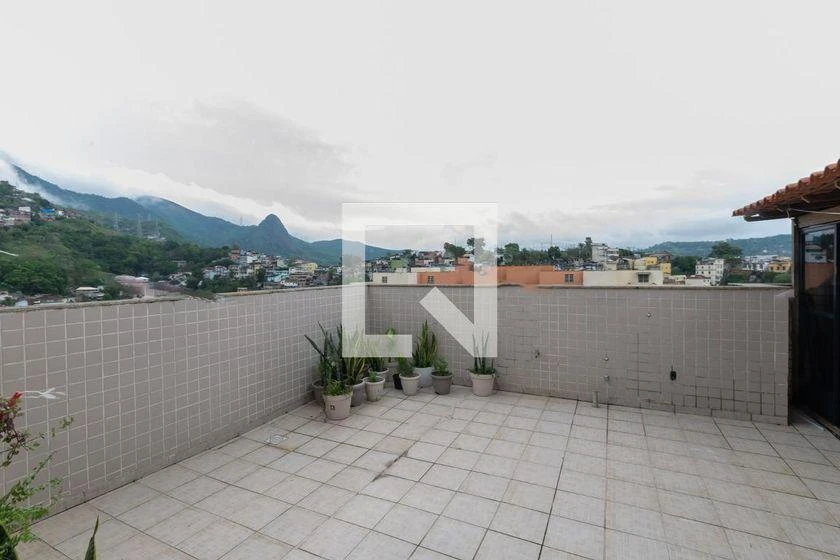 4-bedroom apartment with a mountain view — photo 4