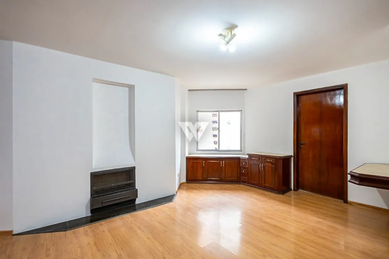 Apartment with wood floors, 4 bedrooms and glass balcony — photo 6