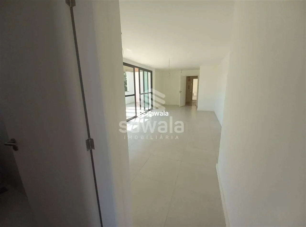 Top-floor apartment with terrace and built-in closets — photo 14