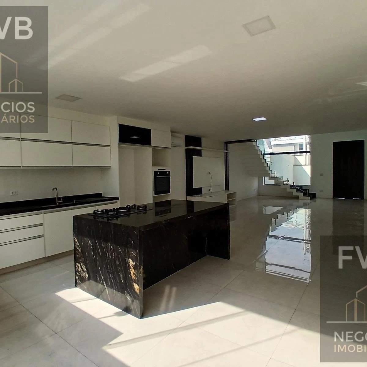 House, 464 m², with floor-to-ceiling windows — photo 4