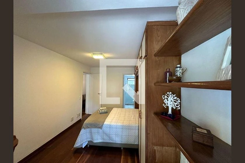 Glass-enclosed balcony in a 3-bedroom apartment, 132 m² — photo 15