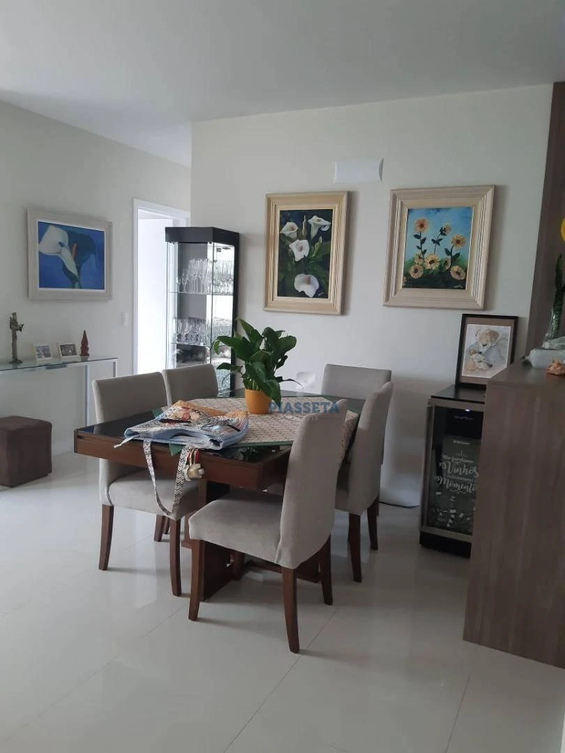 3-bedroom apartment in a building with a pool — photo 31