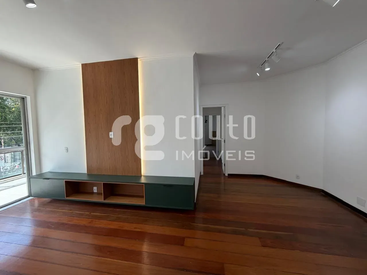 3-bedroom apartment with built-in wardrobes and balcony — photo 11