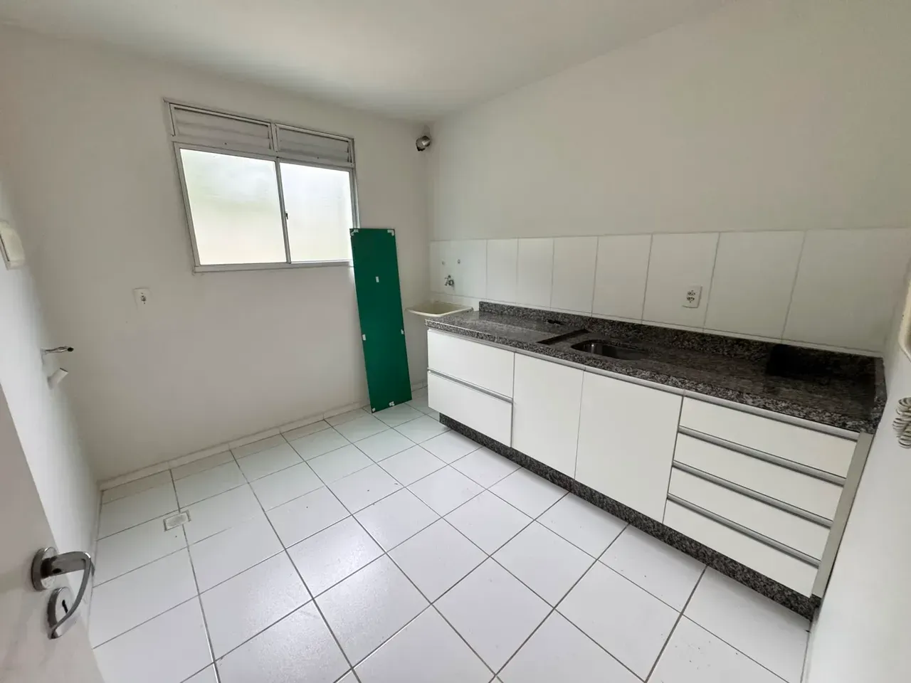 1-bedroom apartment with a closed-off kitchen — photo 3