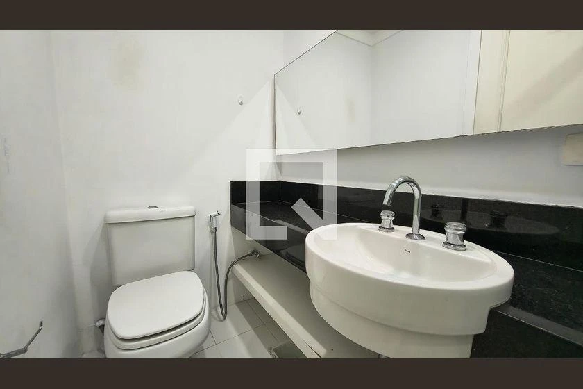 2-bedroom apartment in a building with a gym — photo 2