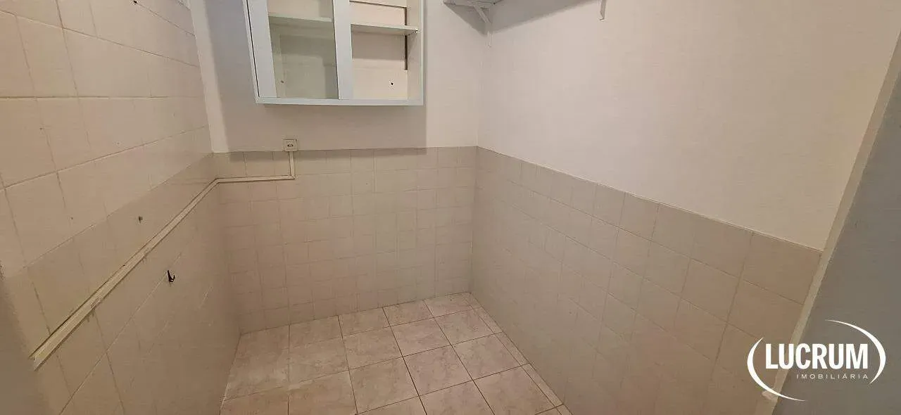 3-bedroom apartment with a walk-in closet — photo 26