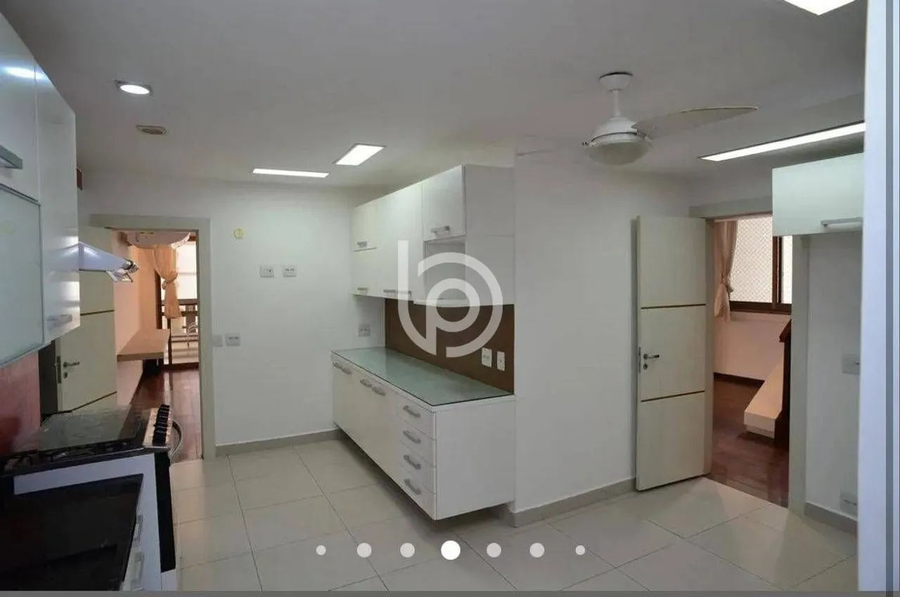 4-bedroom apartment with a closed kitchen and gas stove — photo 10