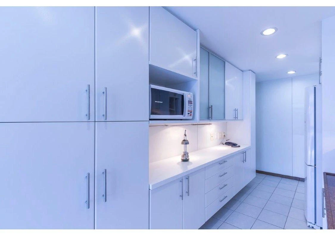 Apartamento mobiliado de 214 m² com 4 quartos e 5 banheiros — photo 2