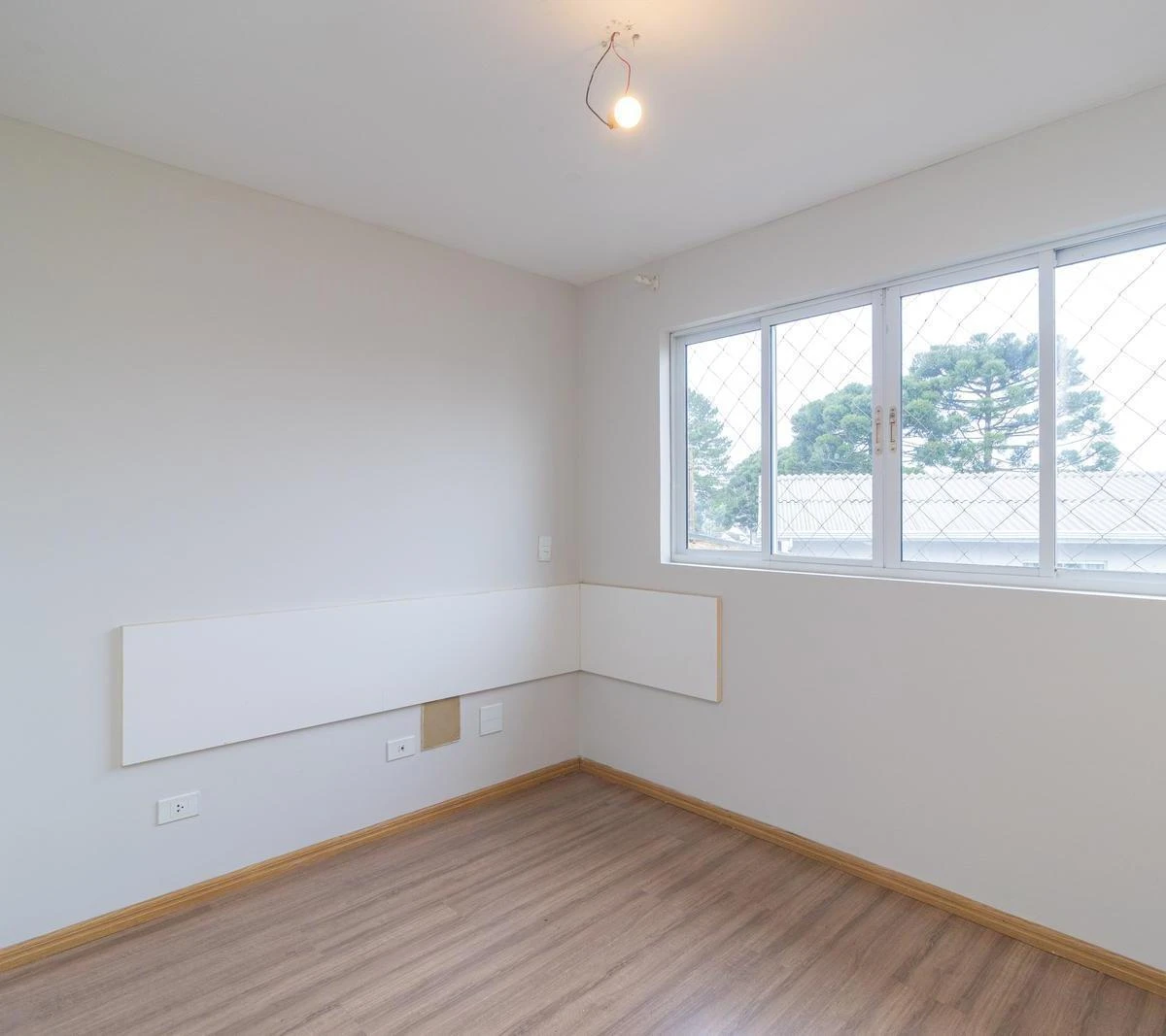 180 m² house with a home office and a bathtub — photo 15